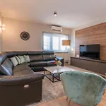 Vakantiehuis Cozy In With Sauna